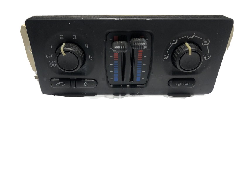 02 Trailblazer Temperature Climate Control Manual with Rear Defrost OEM 15084170