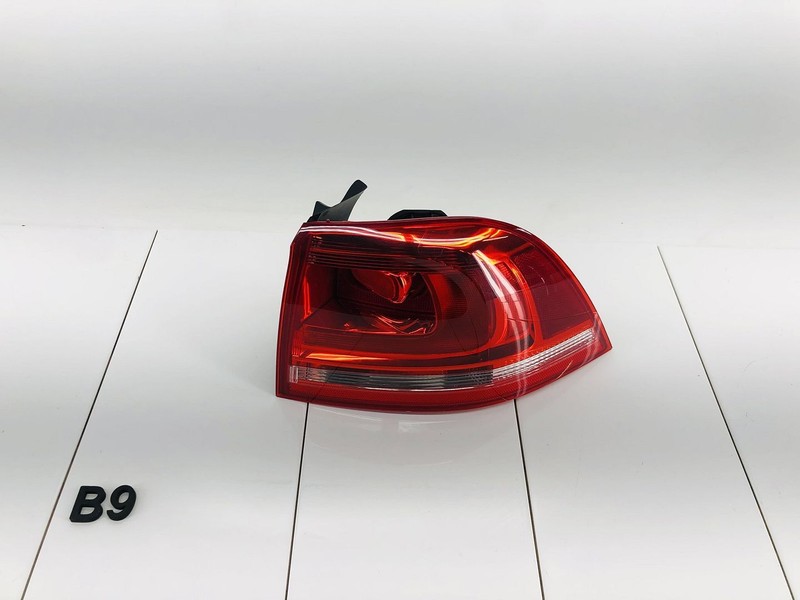 11-14 VOLKSWAGEN TOUAREG REAR RIGHT SIDE OUTER TAIL LIGHT BRAKE STOP LAMP OEM