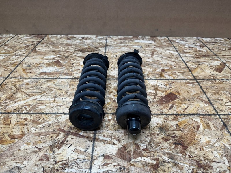 BMW E90 E92 E93 M3 2008-2013 OEM REAR RIGHT AND LEFT COIL SPRING WITH PADS ASSY