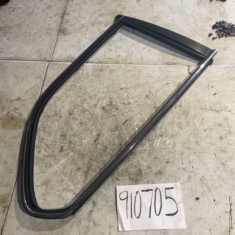 1995 - 2000 LEXUS LS400 RIGHT REAR DOOR WINDOW CHROME TRIM