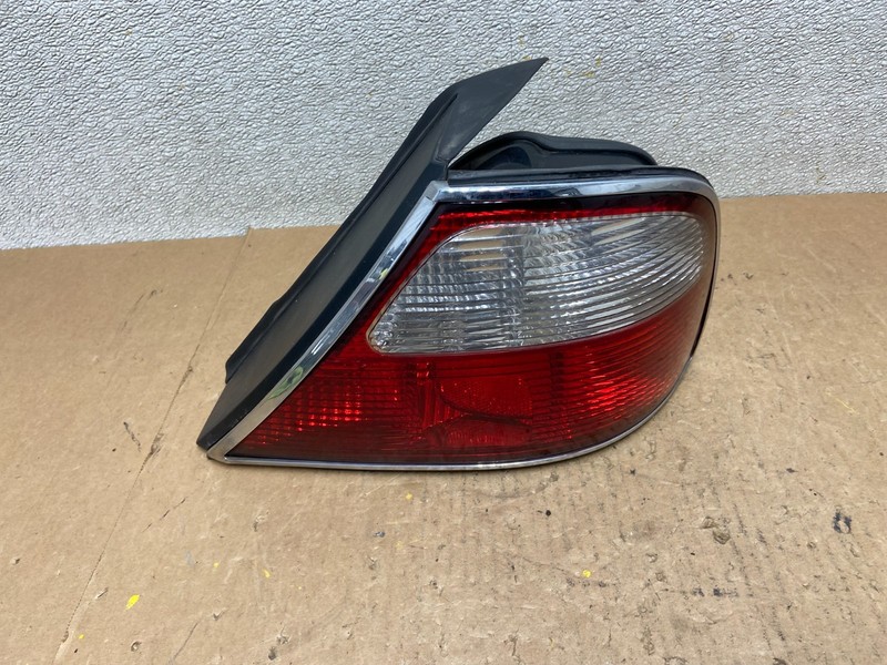 1998 to 2003 Jaguar XJ8 Right Passenger RH Side Tail Light OEM Z7855 DW