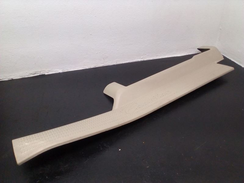 02-06 Cadillac Escalade Front Left Driver Scuff Plate Tan OEM 10359444