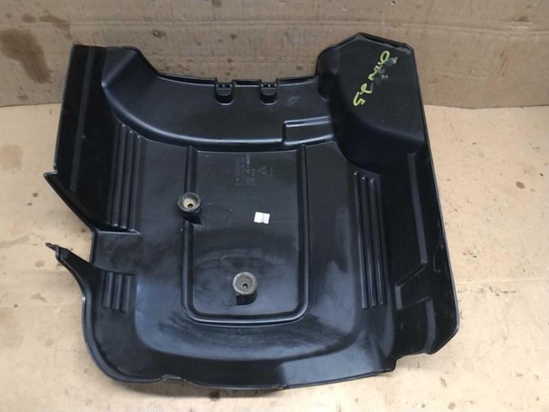 2014 GMC Yukon Engine Cover White 5559301 160K Miles - Used Part