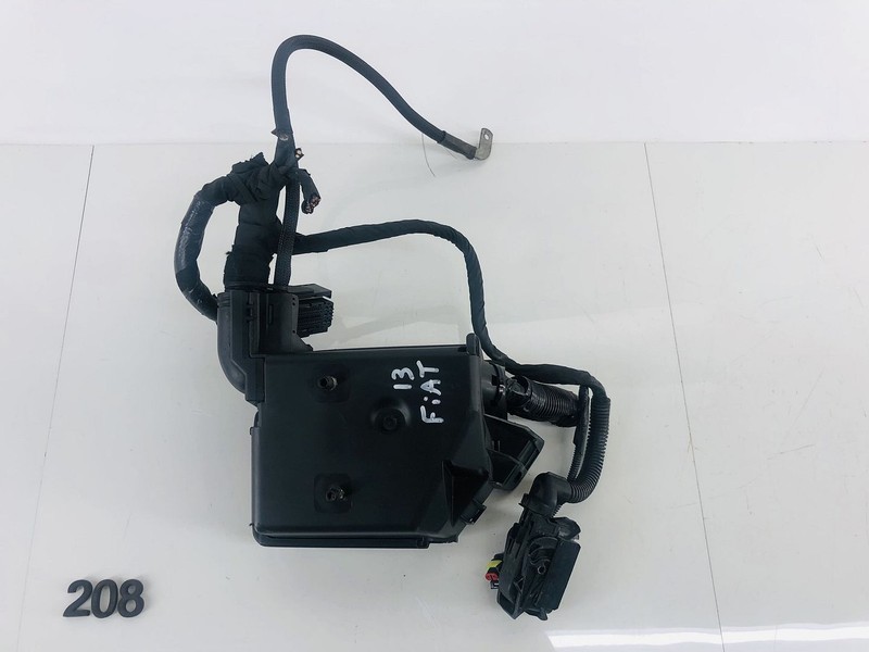 2013 FIAT 500 1.4L L4 GAS ENGINE MOTOR FUSE & REALY BOX HOUSING MODULE OEM