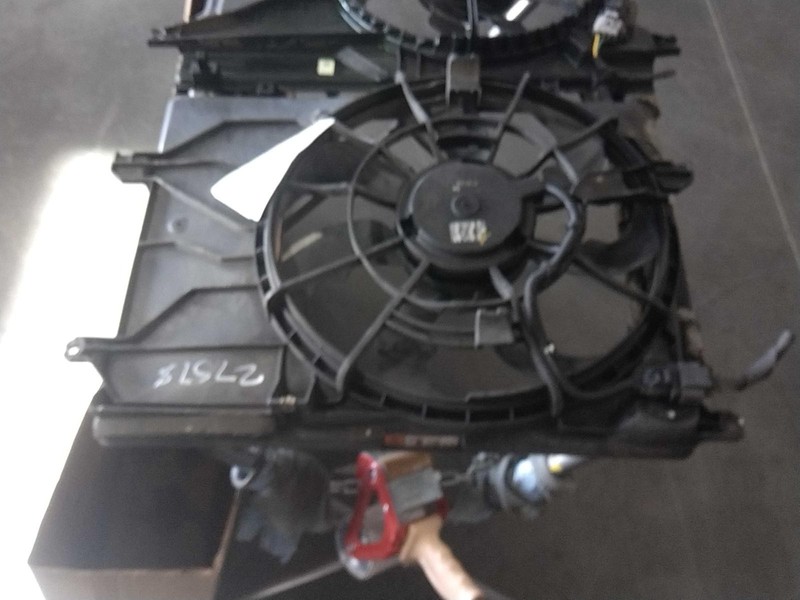 2015 KIA Sportage Engine Cooling Fan Motor OEM 253802S550 69K Miles Red