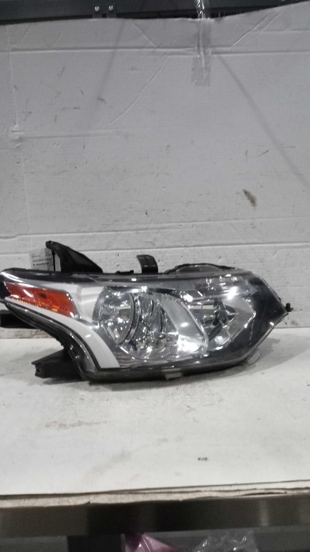 Used Right Headlight Assembly fits: 2015 Mitsubishi Outlander halogen Right Grad