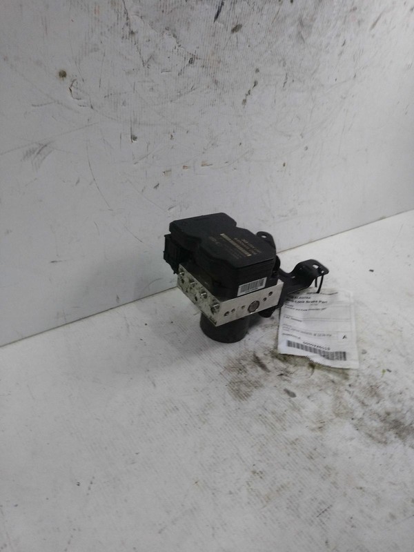 2016 Hyundai Elantra ABS Pump & Motor Assembly OEM 589203X630 88K Mi