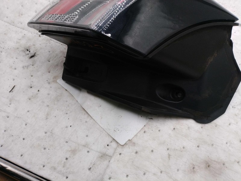 2019 Jeep Cherokee Left Tail Light Assembly Silver Scratches & Scuffs 697439