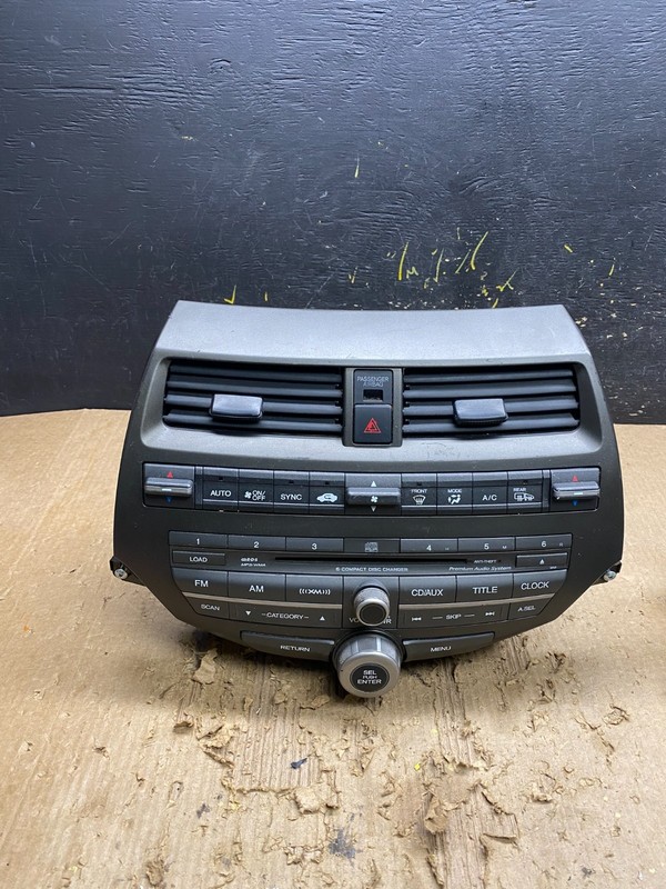 2008 to 2012 Honda Accord Front Radio Control AM./FM CD Climate Control Z9827 DG