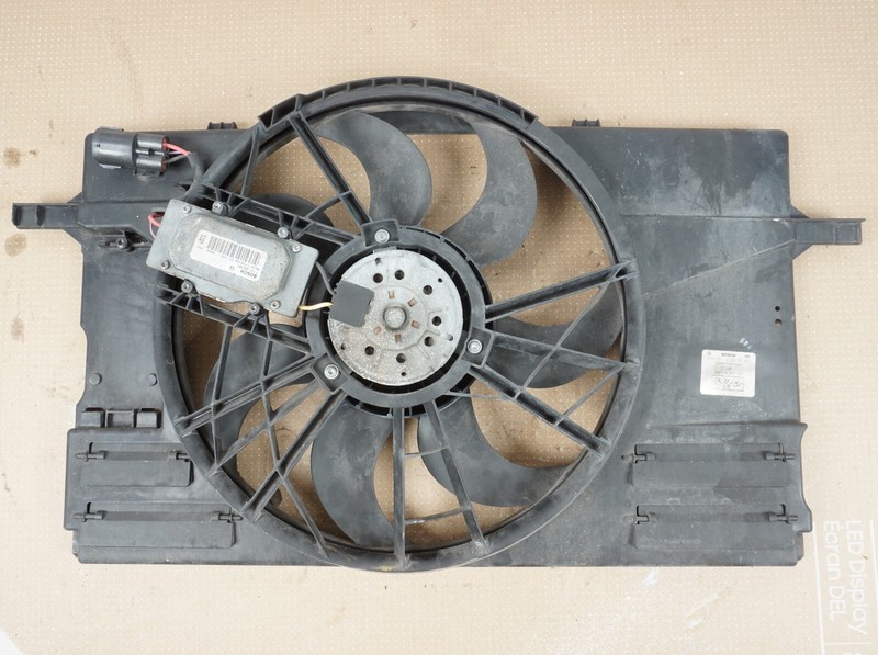 2006-2013 VOLVO C70 T5 ENGINE MOTOR RADIATOR COOLING FAN W/ SHROUDOEM