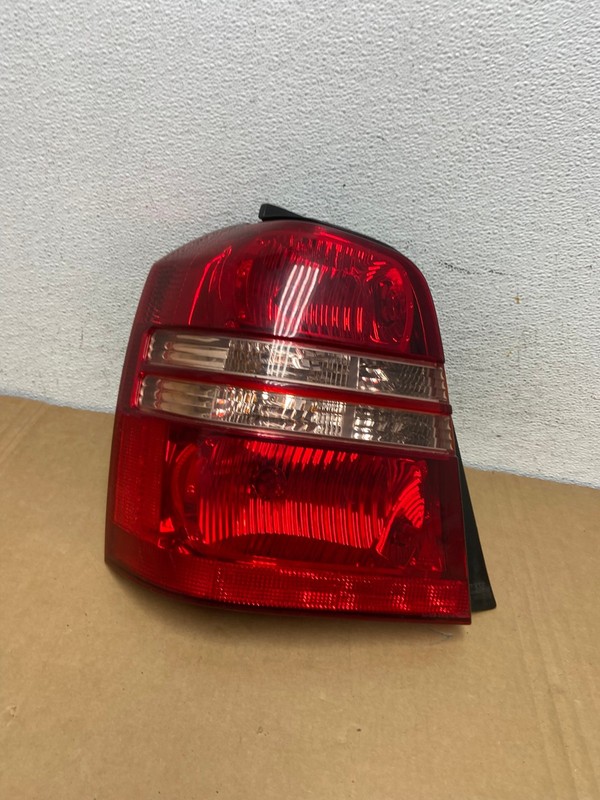 2001 2002 2003 Toyota Highlander Left Driver LH Tail Light Oem AD2555 LK