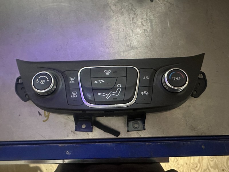 18 EQUINOX OEM A/C HVAC HEATER CLIMATE CONTROL PANEL 84175393
