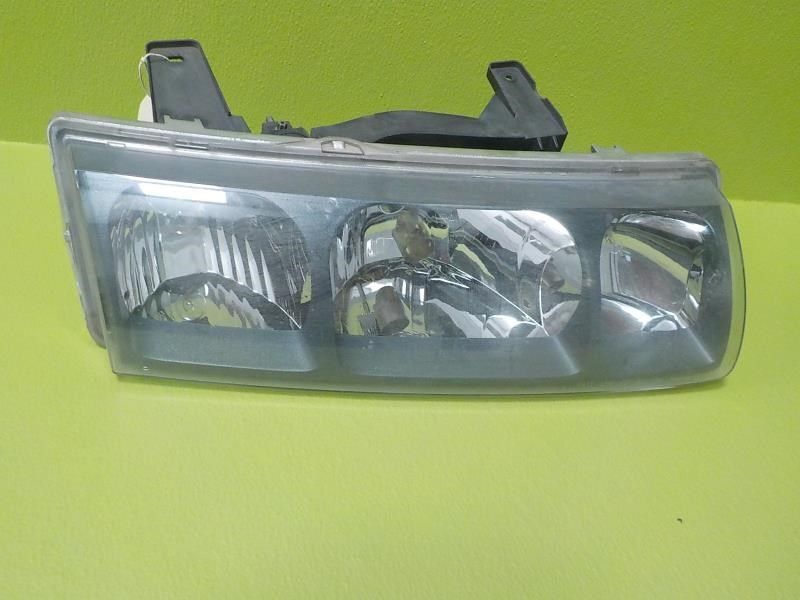 02-04 Saturn VUE Right Passenger Headlight OEM 22702946