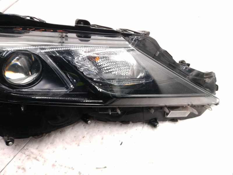 2022 Toyota Camry Right Headlight Assembly Black Used OEM 730600 Scratches