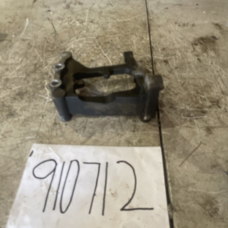 2004-2006 CADILLAC SRX 3.6L ALTERNATOR BRACKET, 12572043