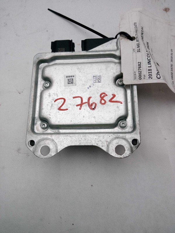 Used Air Bag Module fits: 2018 Lincoln CONTINENTAL Air Bag Grade B