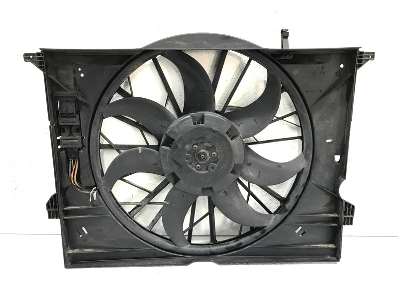 03 - 11 Mercedes W211 E500 Engine Motor Cooling Radiator Fan Assembly OEM
