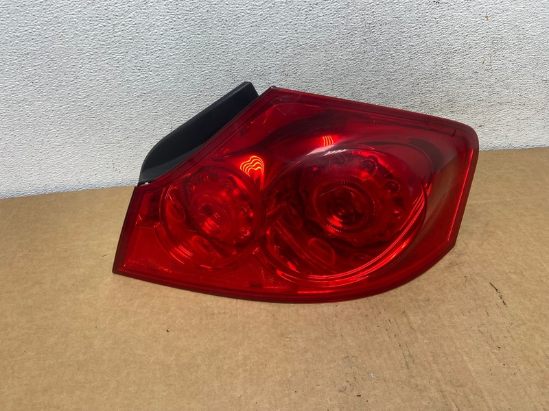 2005 to 2006 Infiniti G35 Right Passenger RH Side Tail Light Oem AD5360 LK