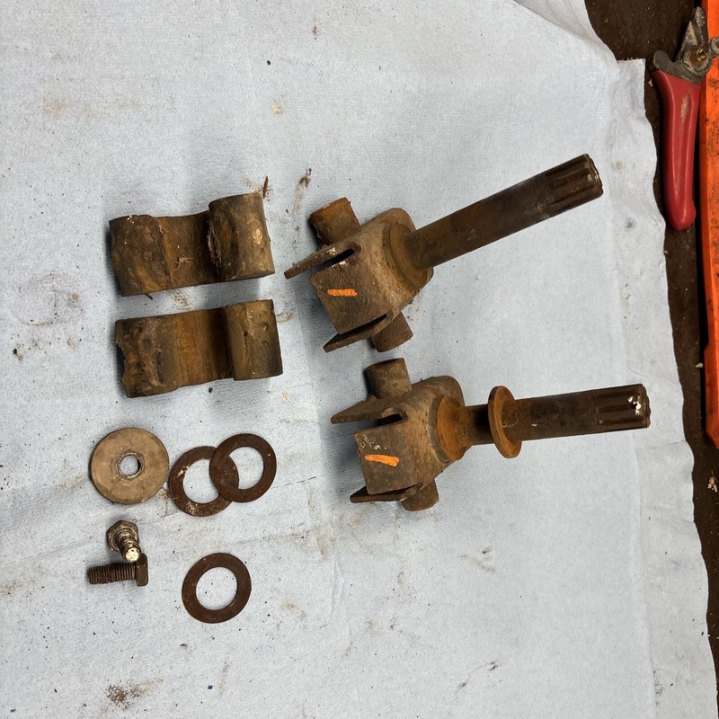 1980 - 1981El Tigre 6000 OEM Vintage Snowmobile Ski Spindles Good