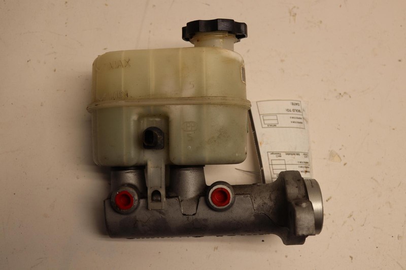 2014-2019 CHEVY SILVERADO 1500 4WD POWER BRAKE MASTER CYLINDER W/ TANK OEM