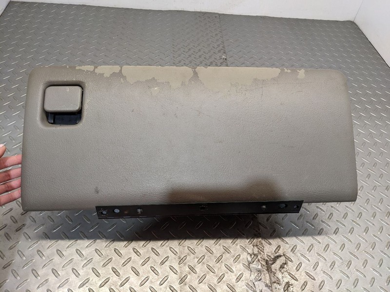 99-06 SILVERADO SIERRA Dash GLOVE BOX Storage Compartment Door Assemblyx 1148791