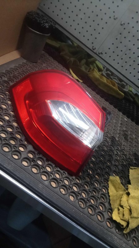 2013 KIA RIO Left Tail Light Assembly RED OEM 436146 120K Miles Htbk