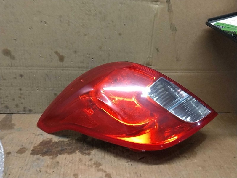 2016 BUICK ENCORE Left Tail Light Assembly SILVER 284029 Used 101K Miles