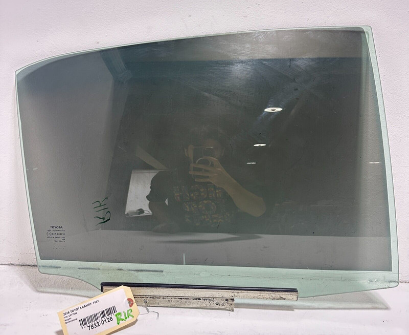 2018-19-20-2024 TOYOTA CAMRY LE DOOR WINDOW GLASS REAR RIGHT PASSENGER SIDE OEM