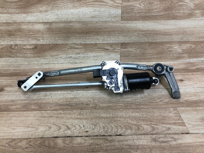 BMW E90 E92 E93 325 328 330 335 M3 OEM FRONT WINDSHIELD WIPER WITH MOTOR 06-13 7