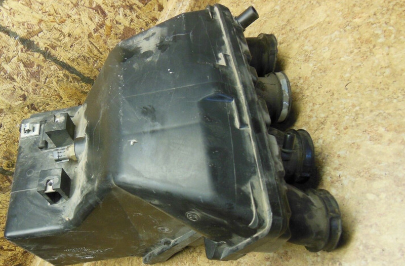 2007 Yamaha FJR1300 FJR 1300 Air Filter Intake Box Lid Manifold Cover Cleaner 07