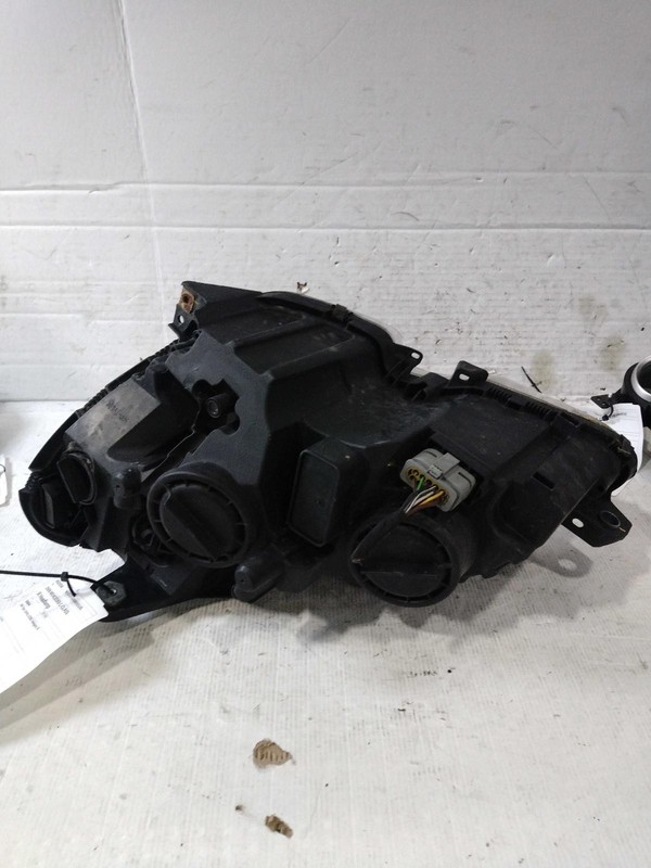 2009 Mercedes C-Class Right Headlight Assembly OEM 355428, 135K Miles