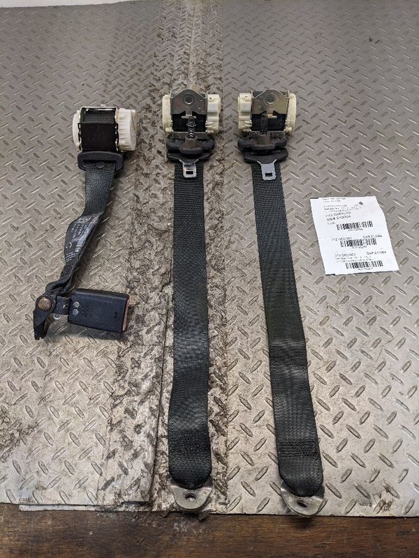 2009 PONTIAC G8 REAR SEAT BELT SET OF THREE OEM 1185268