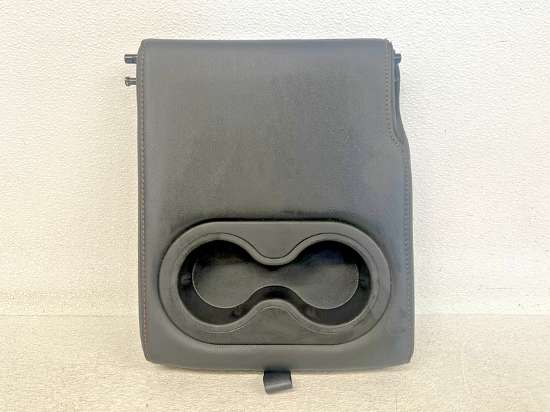 ⭐2021-2023 CADILLAC XT4 REAR CENTER SEAT ARMREST CUP HOLDER BLACK OEM LOT2679