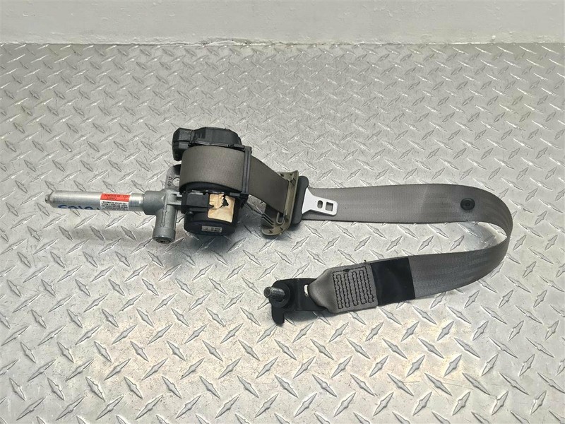 04-06 VOLVO 80 SERIES CENTER REAR RETRACTOR GREY OEM