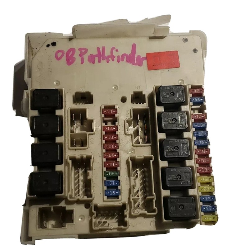04-07 NISSAN TITAN ARMADABODY CONTROL MODULE FUSE BOX 284B6-7S002 / 284BZE00C
