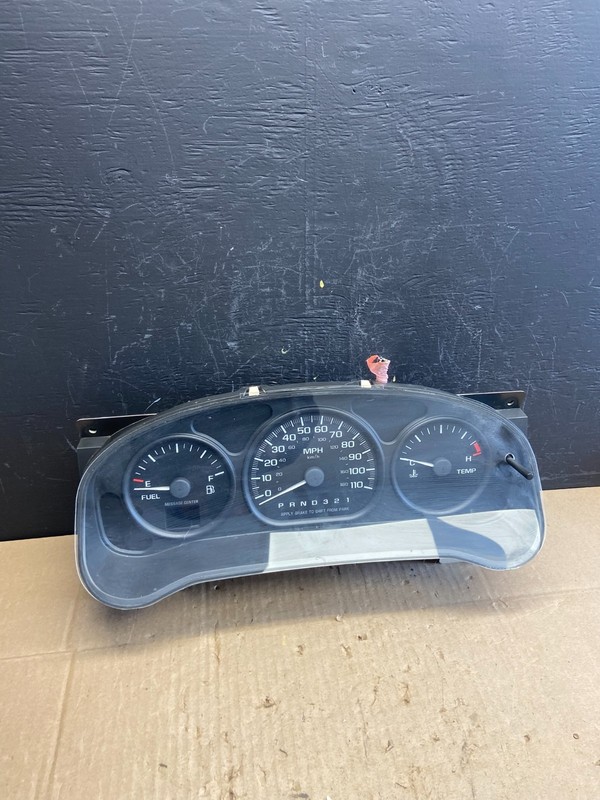 Chevrolet Montana Instrument Cluster Speedometer OEM AB9832 DG