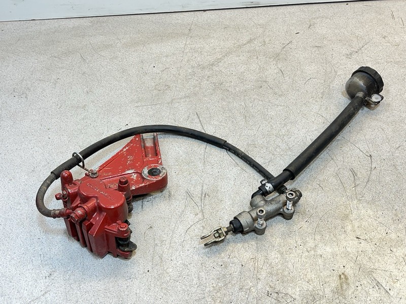 2000 Kawasaki ZR 750 F Z7 Rear Brake Assembly Caliper Master Cylinder ZR750 00