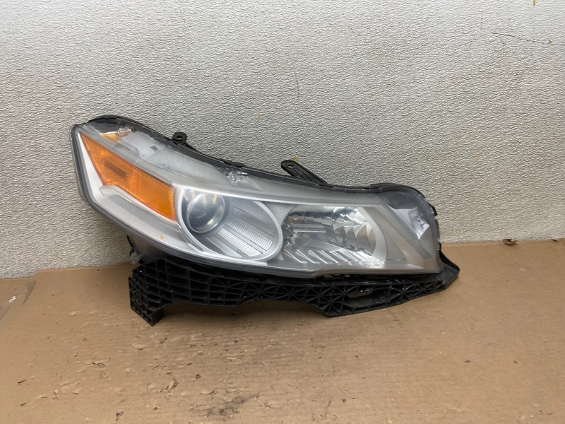2009 to 2011 Acura TL Headlight Right Passenger Side Xenon HID DEPO AB0172 DW