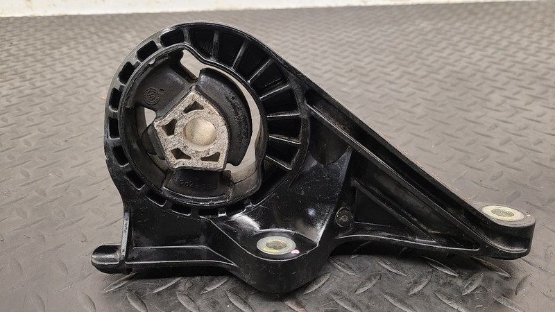 20-23 GMC Acadia 3.6L Front Automatic Transmission Mount OEM 85159650