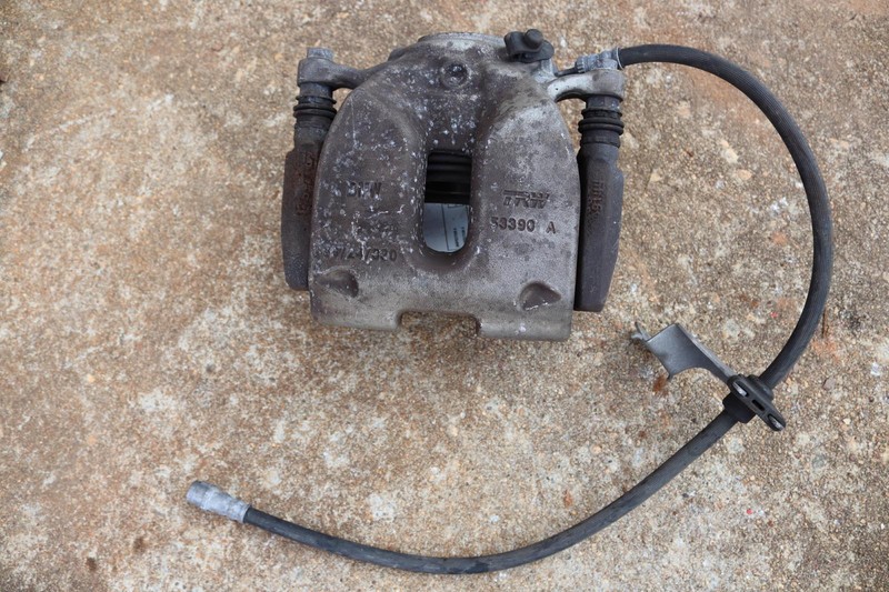 2018-2022 BMW X3 G01 FRONT RIGHT PASSENGER SIDE BRAKE CALIPER W/ HOSE OEM