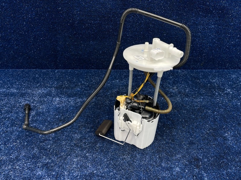 2017-2019 Cadillac XT5 Fuel Pump Assembly OEM 84606084