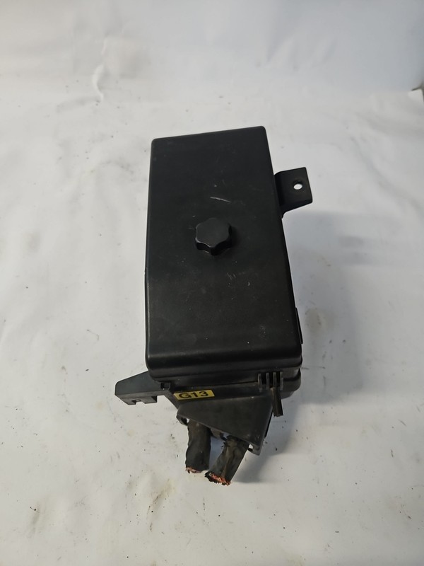 2002-2005 Hyundai XG350 ENGINE 3.5 COMPARTMENT FUSE BOX 92200-39521 OEM relay