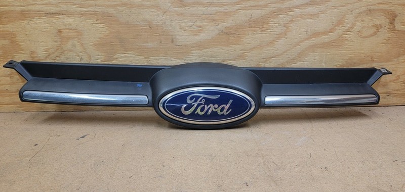 2012 2013 2014 FORD FOCUS Front Upper Grille W/ Emblem OEM *