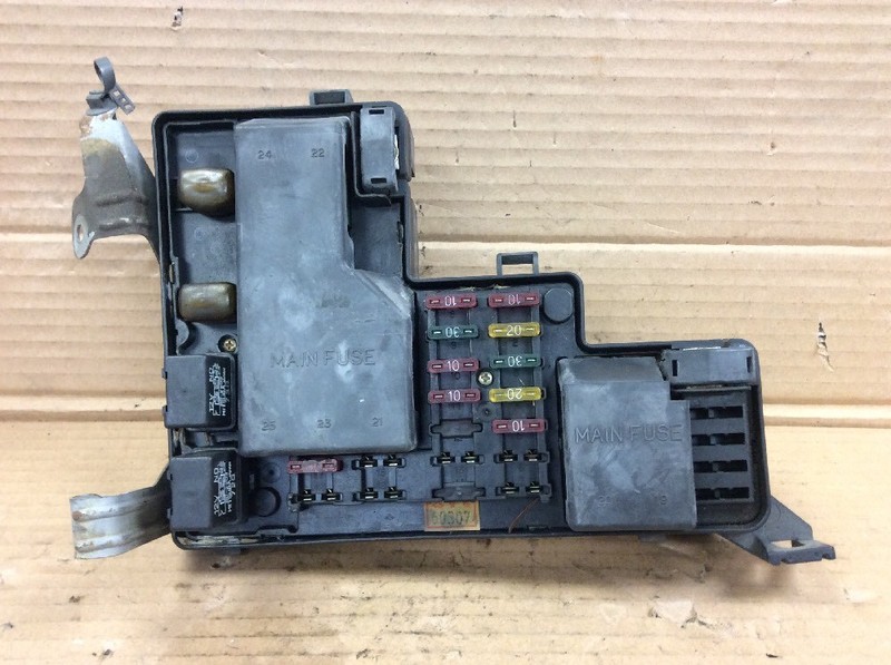 86 87 88 89 Accord 4DR LX Main Fuse Box Assy Engine Compartment RA.H Used OEM