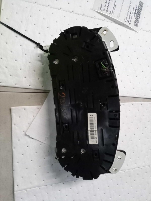 2015 Chevrolet Malibu Speedometer Gauge OEM Grey 23128277 131K Miles