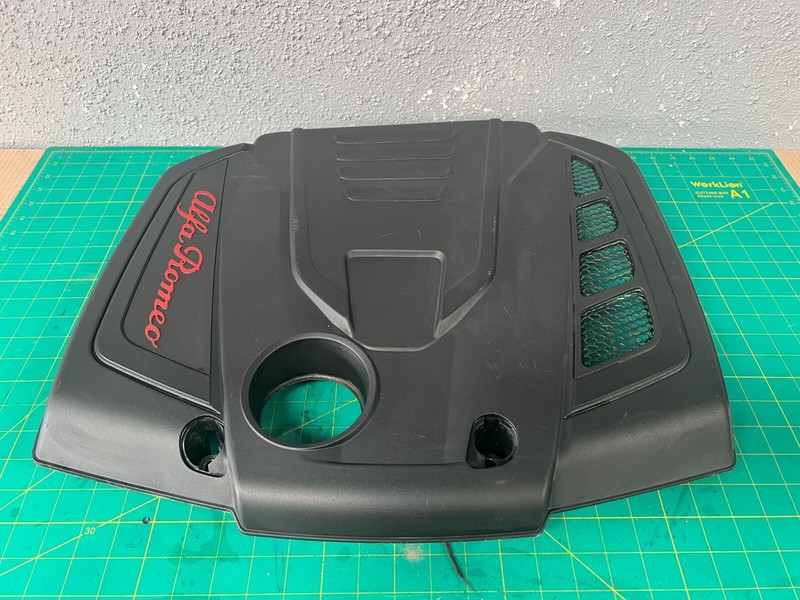 17-22 Alfa Romeo Giulia 2.0L turbo ENGINE MOTOR COVER TRIM PANEL OEM