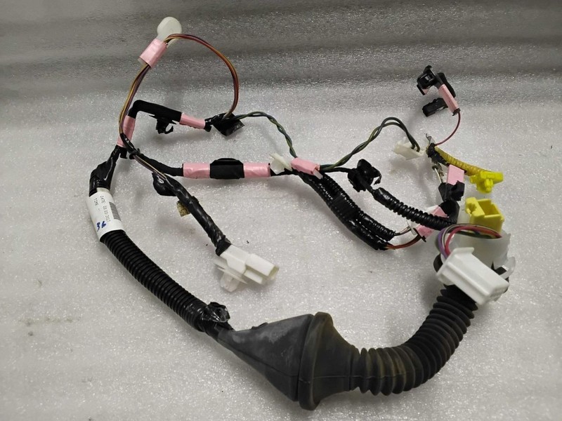 2015-2020 Toyota Tacoma RH Rear Door Wire Harness 82153-04140 8215304140