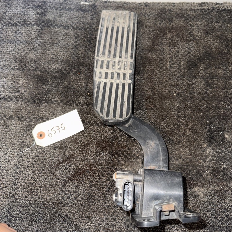 Pedal for Freightliner P/N A01-33820-001