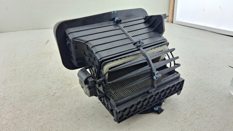 2023-2024 JEEP COMPASS HVAC AC CLIMATE HEATER BLOWER HOUSING BOXupper part OEM