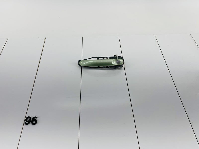 03-10 VOLKSWAGEN BEETLE FRONT LEFT SIDE EXTERIOR DOOR HANDLE GECKO GREEN OEM